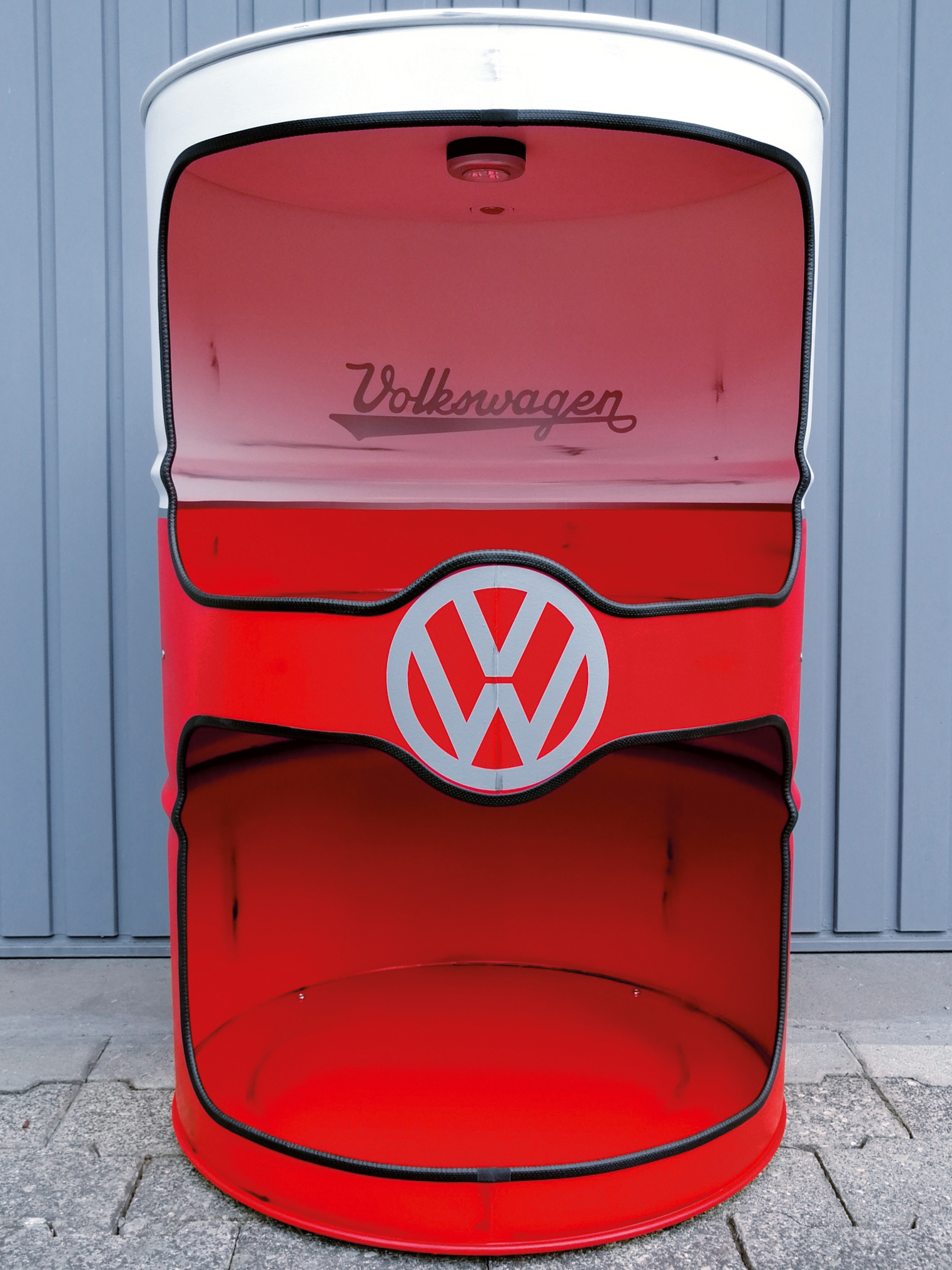 VW T1 Bus Vitrine tonneau d'huile avec table haute vintage